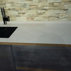 Столешница из кварцита украинского производства Атем Grey Light 0031.
