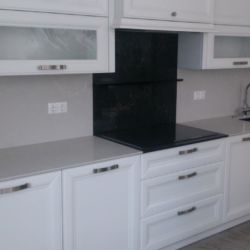 Столешница и фартук из искусственного камня Caesarstone