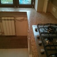 Столешница, переходящая в подоконник, из искусственного камня (кварцита) Caesarstone 6350.