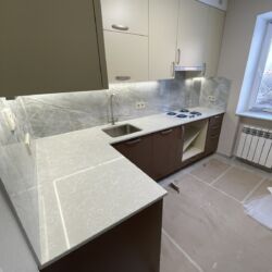Стільниця і фартух з кварциту для кухні (фото2) Стільниця і фартух з кварциту для кухні