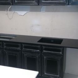 Столешница из черного кварцита Caesarstone 3100