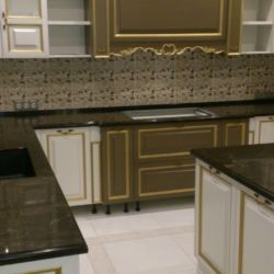 Столешница из искусственного камня - кварцита Caesarstone 6338, который очень похож на натуральный мрамор