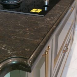 Столешница из искусственного камня - кварцита Caesarstone 6338, который очень похож на натуральный мрамор