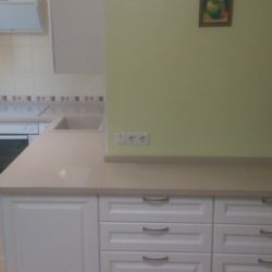 Столешница на кухню из бежевого кварцита Atem Beige Light 0002