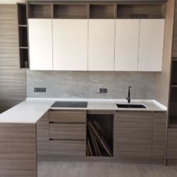Столешница и барная стойка из кварцита Atem White 1117 с косым торцом