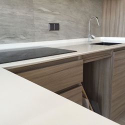Столешница из кварцита Atem White 1117 с косым торцом