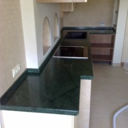 Кухонная столешница из мрамора Verde Guatemala