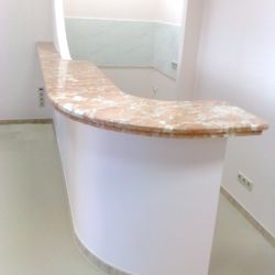 Барная стойка из мрамора Барная стойка из мрамора | Изделия из искусственного и натурального камня | Барная стойка из камня