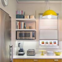 Модный цвет PRIMROSE YELLOW в интерьере кухни. Столешница из белого кварцита. Фото Модный цвет PRIMROSE YELLOW в интерьере кухни. Столешница из белого кварцита.