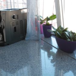 Столешница, переходящая в подоконник, из чешского кварцита Technistone Blue Bahia