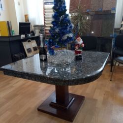 Стол для ведения переговоров из лабрадорита Blue Pearl