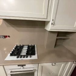 Кухонна стільниця виготовлена з кварцового агломерату Silestone Coral Clay Стільниця з кварциту Silestone Coral Clay. Фото 3