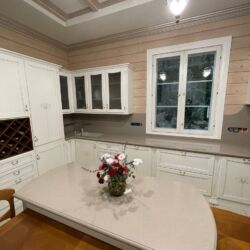 Стільниця з кварциту Silestone Coral Clay в інтер"єрі кухні Стільниця з кварциту Silestone Coral Clay. Фото 1
