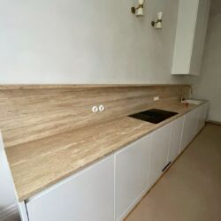 Стільниця для кухні з травертину (фото3) Стільниця для кухні з травертину